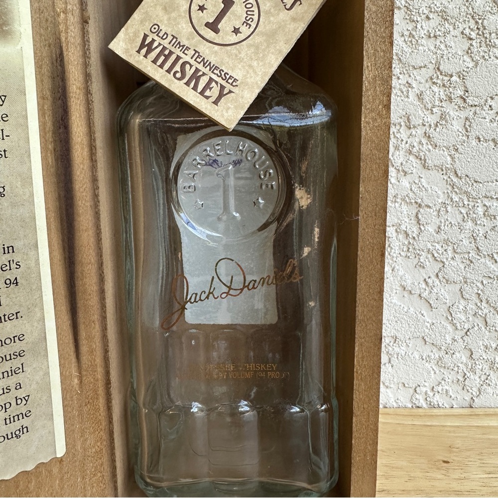 Jack Daniels 1994 Barrel House 1 Batch
B-002 Bottle With Wood Box w/ Hang
Tag - Picture 5 of 6